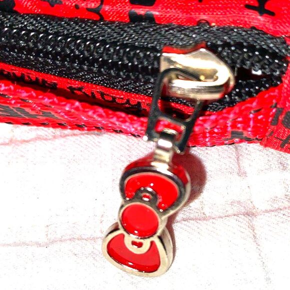 Hello Kitty 8” Crossbody Carry All Bag - Picture 7 of 7